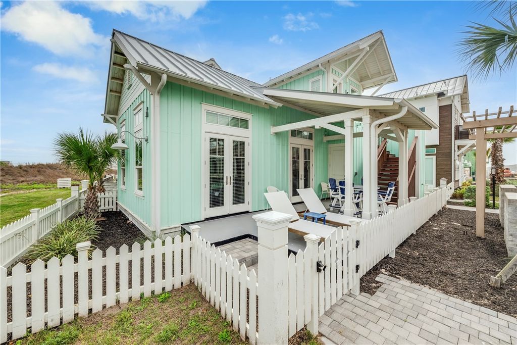 600 Center Square North 17, Port Aransas, TX 78373