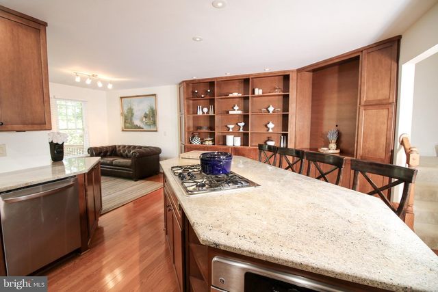 1392 PARK GARDEN LN, Reston, VA 20194