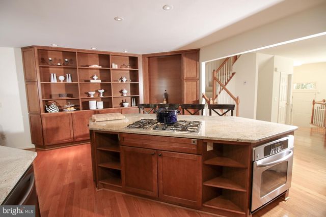 1392 PARK GARDEN LN, Reston, VA 20194