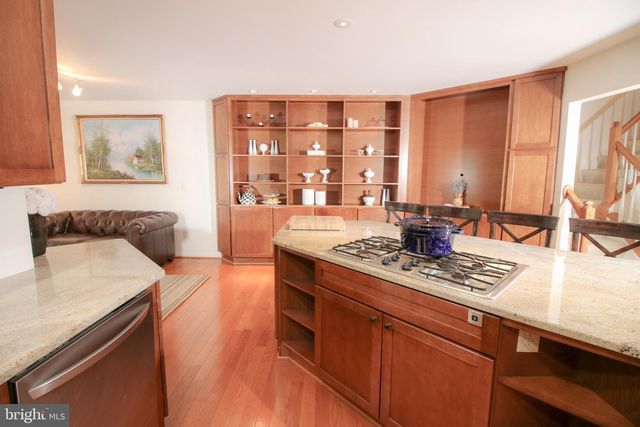 1392 PARK GARDEN LN, Reston, VA 20194