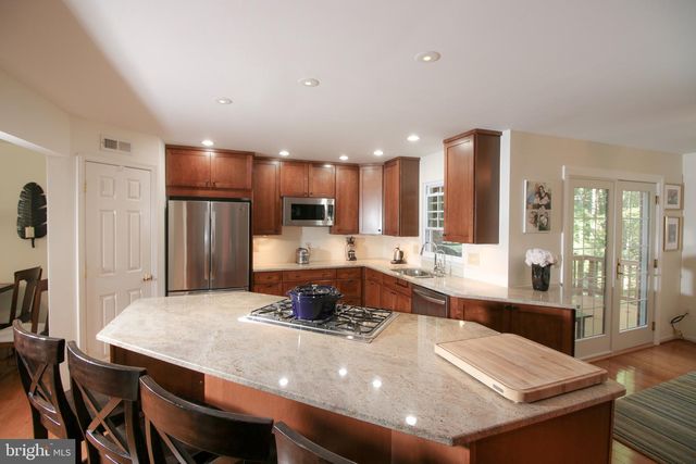 1392 PARK GARDEN LN, Reston, VA 20194
