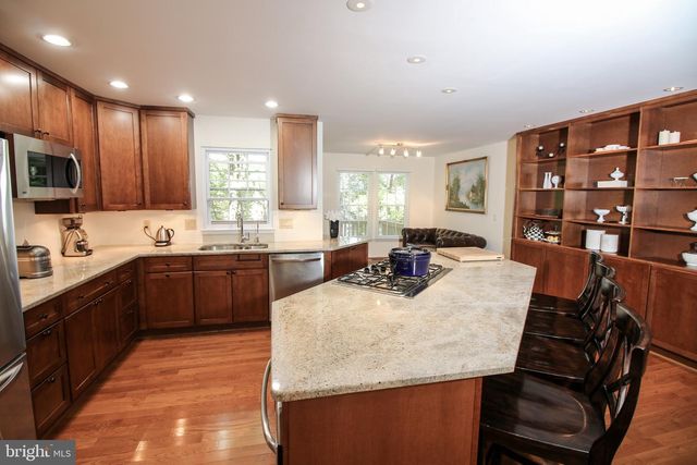 1392 PARK GARDEN LN, Reston, VA 20194