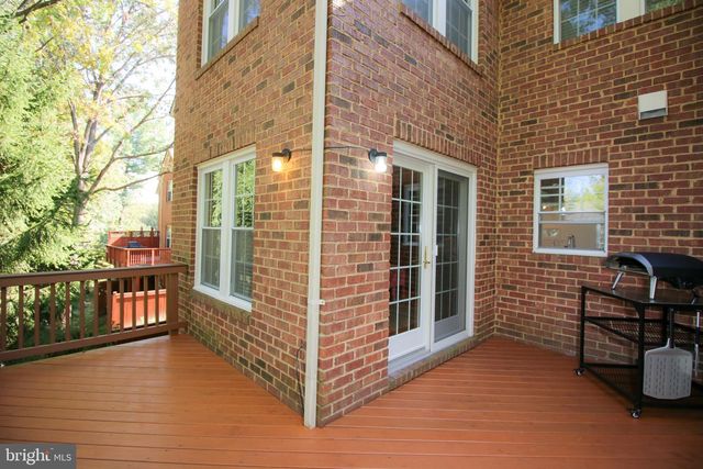1392 PARK GARDEN LN, Reston, VA 20194