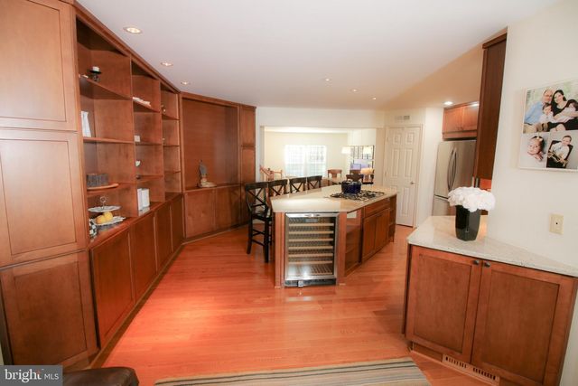 1392 PARK GARDEN LN, Reston, VA 20194