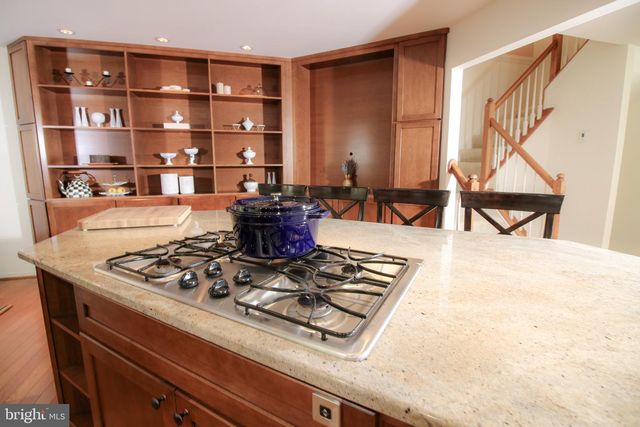 1392 PARK GARDEN LN, Reston, VA 20194