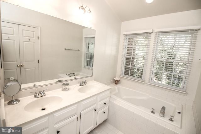 1392 PARK GARDEN LN, Reston, VA 20194