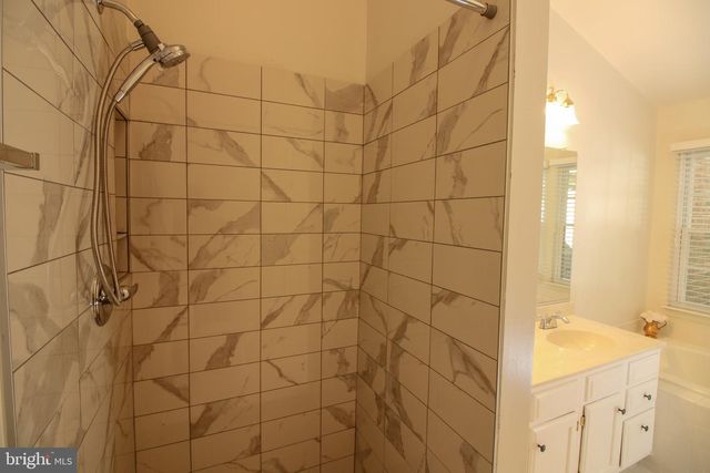 1392 PARK GARDEN LN, Reston, VA 20194