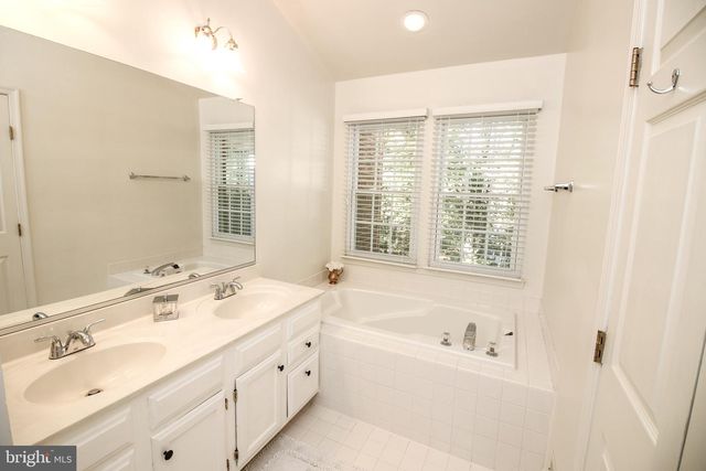 1392 PARK GARDEN LN, Reston, VA 20194