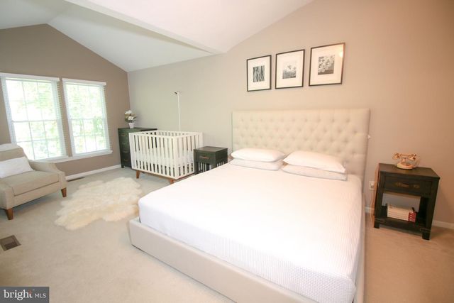 1392 PARK GARDEN LN, Reston, VA 20194