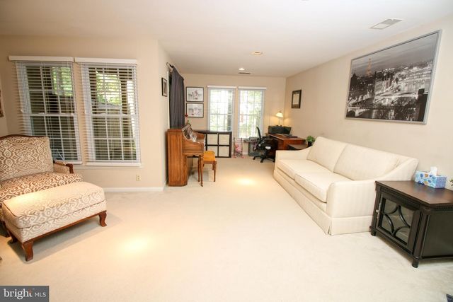 1392 PARK GARDEN LN, Reston, VA 20194