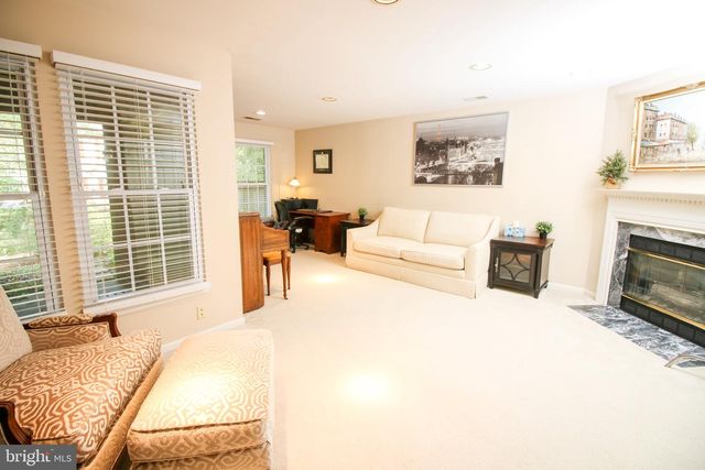 1392 PARK GARDEN LN, Reston, VA 20194