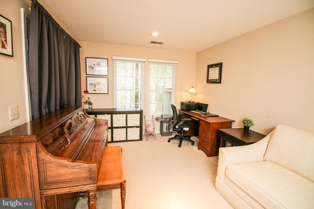 1392 PARK GARDEN LN, Reston, VA 20194