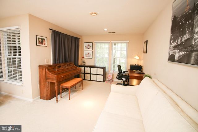 1392 PARK GARDEN LN, Reston, VA 20194