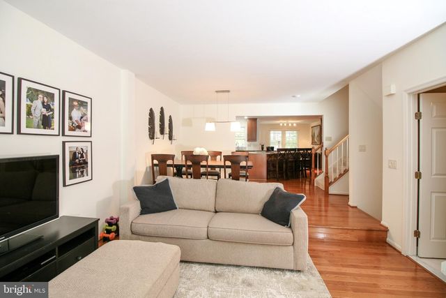 1392 PARK GARDEN LN, Reston, VA 20194