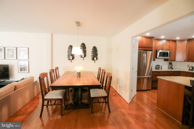1392 PARK GARDEN LN, Reston, VA 20194