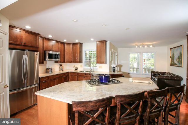1392 PARK GARDEN LN, Reston, VA 20194