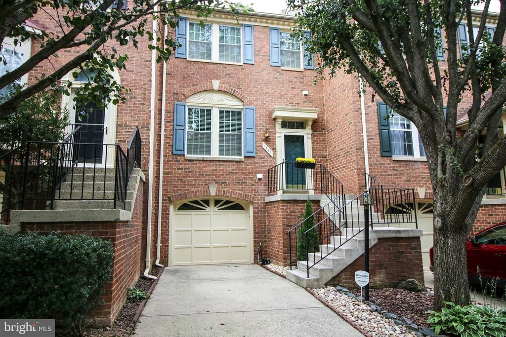 1392 PARK GARDEN LN, Reston, VA 20194