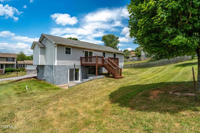 105 Millstone Drive, Johnson City, TN 37615