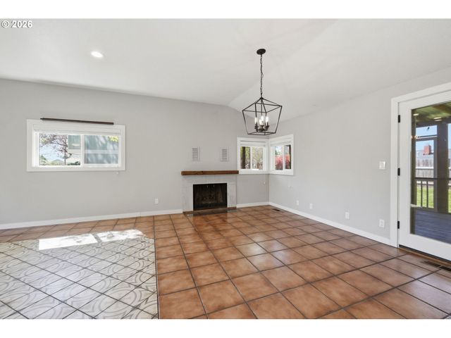 2612 SAGE St, Eugene, OR 97404