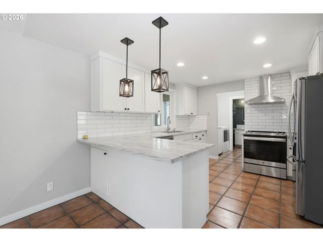 2612 SAGE St, Eugene, OR 97404