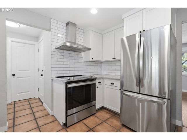 2612 SAGE St, Eugene, OR 97404