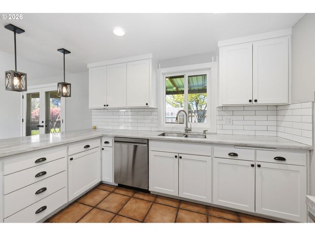 2612 SAGE St, Eugene, OR 97404