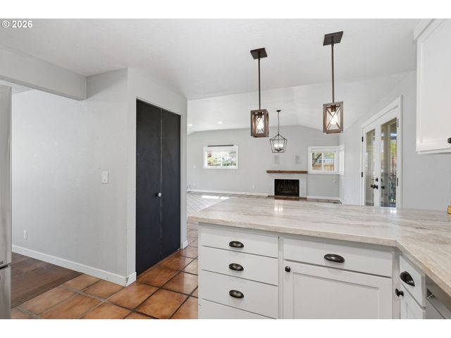 2612 SAGE St, Eugene, OR 97404