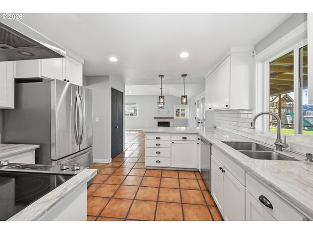 2612 SAGE St, Eugene, OR 97404