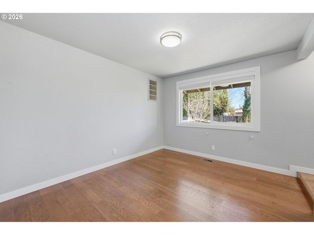 2612 SAGE St, Eugene, OR 97404