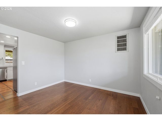 2612 SAGE St, Eugene, OR 97404