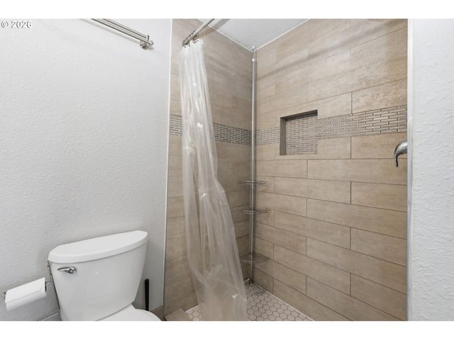 2612 SAGE St, Eugene, OR 97404