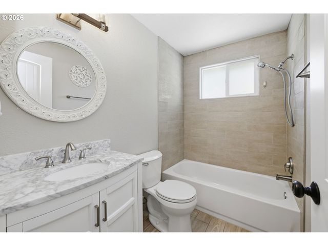 2612 SAGE St, Eugene, OR 97404