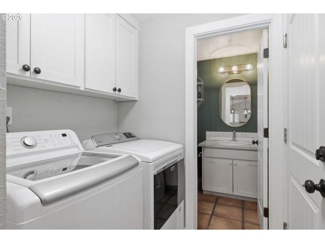 2612 SAGE St, Eugene, OR 97404