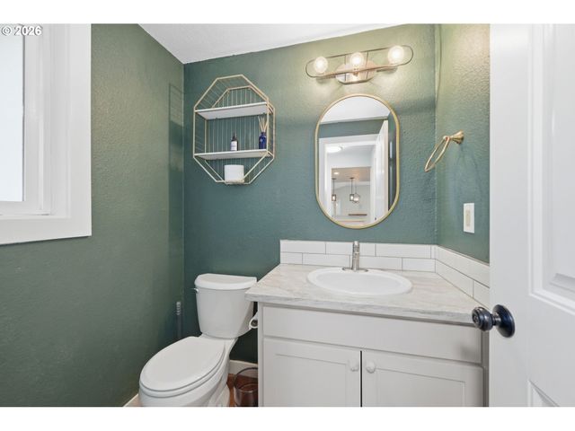 2612 SAGE St, Eugene, OR 97404