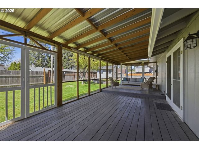 2612 SAGE St, Eugene, OR 97404