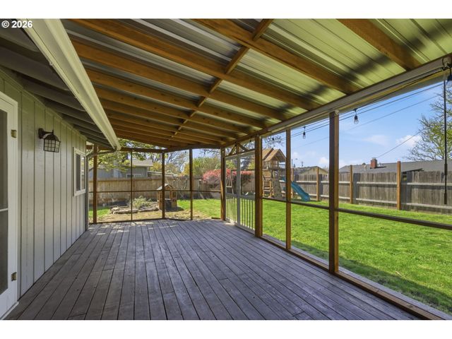 2612 SAGE St, Eugene, OR 97404