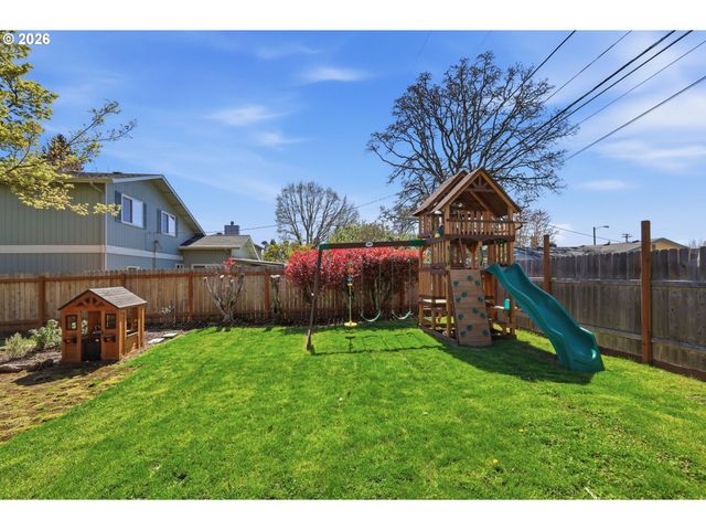 2612 SAGE St, Eugene, OR 97404