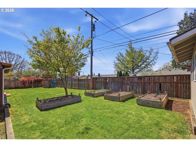 2612 SAGE St, Eugene, OR 97404