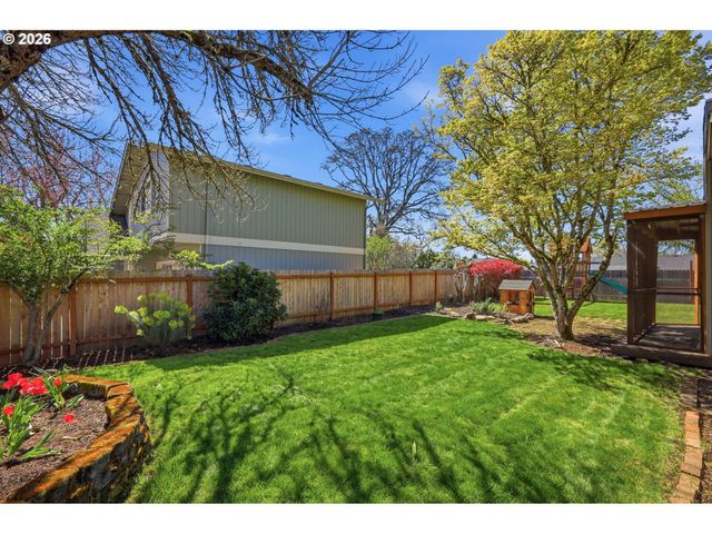 2612 SAGE St, Eugene, OR 97404