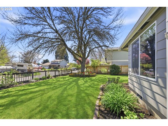 2612 SAGE St, Eugene, OR 97404