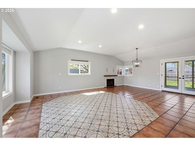 2612 SAGE St, Eugene, OR 97404