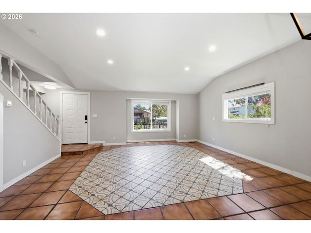 2612 SAGE St, Eugene, OR 97404