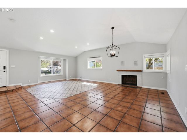 2612 SAGE St, Eugene, OR 97404