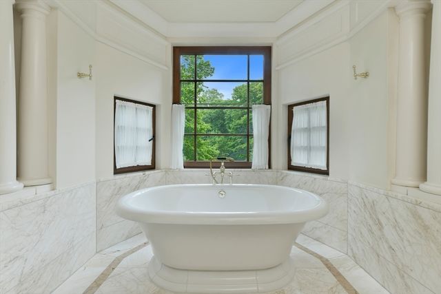 15 Claridge Drive, Weston, MA 02493