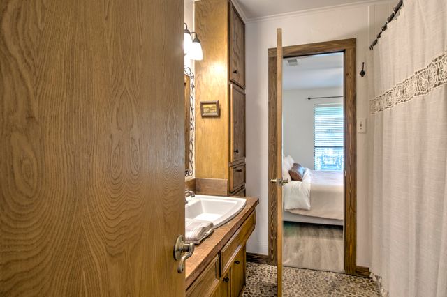 413 Cocopa Drive, Lake Kiowa, TX 76240