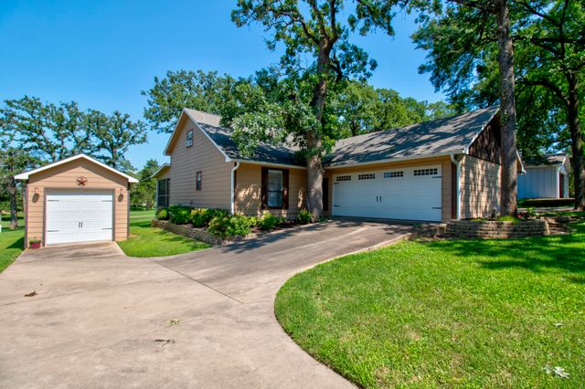 413 Cocopa Drive, Lake Kiowa, TX 76240