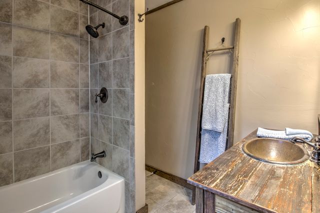 413 Cocopa Drive, Lake Kiowa, TX 76240