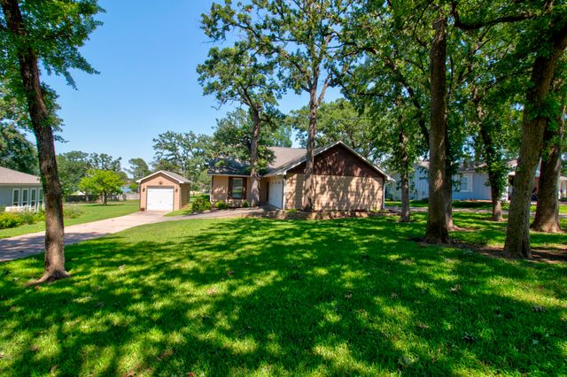 413 Cocopa Drive, Lake Kiowa, TX 76240