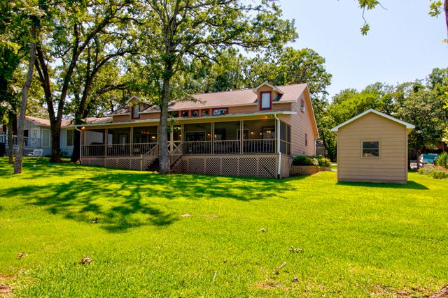 413 Cocopa Drive, Lake Kiowa, TX 76240