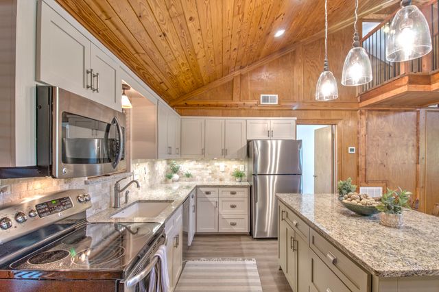 413 Cocopa Drive, Lake Kiowa, TX 76240